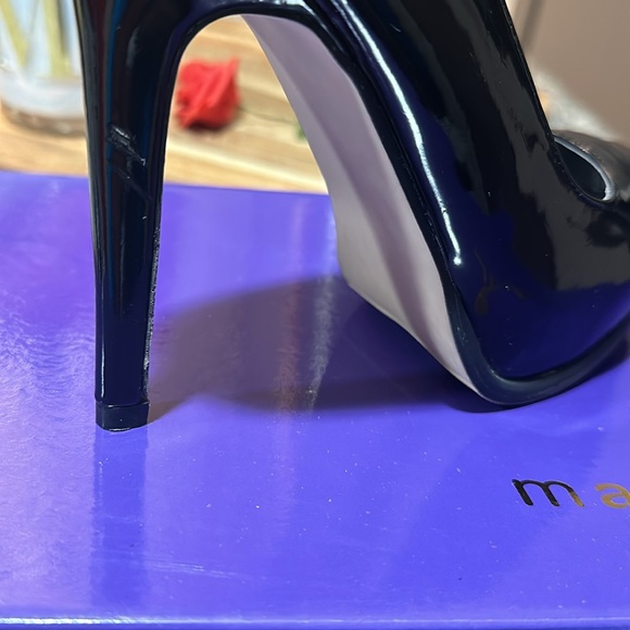 Never used, madden girl, size 5, true to size, scuffed on right heel - Picture 9 of 10